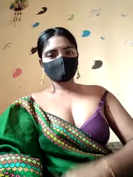 Snapshot of Lina-Rose chatting on 09-11-25, 01:28 Lina-Rose online show from 09-11-25, 01:28