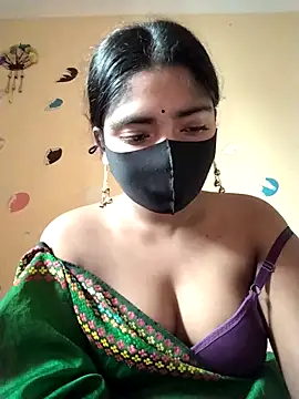 Snapshot of Lina-Rose chatting on 09-18-25, 02:13 Lina-Rose online show from 09-18-25, 02:13