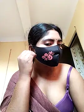 Snapshot of Lina-Rose chatting on 10-14-25, 01:28 Lina-Rose online show from 10-14-25, 01:28