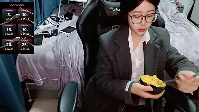 Angelababy001 online show from 01-13-25, 07:42