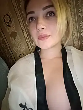 Snapshot of KateCrystal7 chatting on 11-04-25, 04:55 KateCrystal7 online show from 11-04-25, 04:55