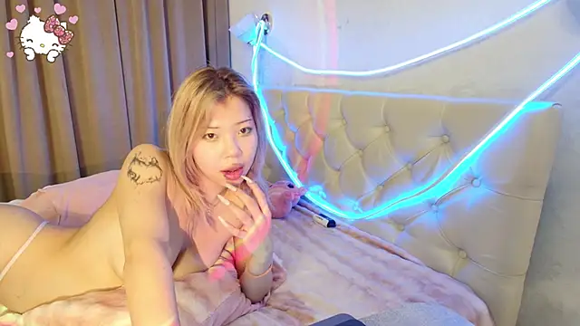 Snapshot of QuinEstel chatting on 12-21-24, 10:30 QuinEstel online show from 12-21-24, 10:30