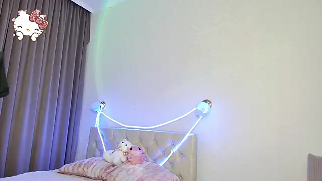 Snapshot of QuinEstel chatting on 01-08-25, 07:45 QuinEstel online show from 01-08-25, 07:45