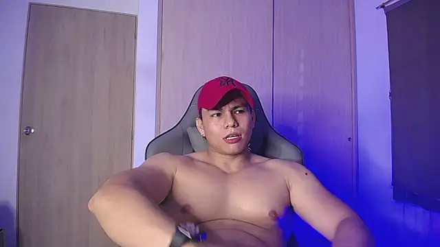 Snapshot of RoyConstance chatting on 03-10-25, 02:28 RoyConstance online show from 03-10-25, 02:28