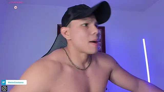 Snapshot of RoyConstance chatting on 09-12-25, 02:55 RoyConstance online show from 09-12-25, 02:55