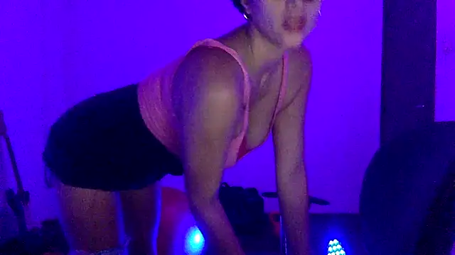 Snapshot of kidagasha chatting on 03-11-25, 04:43 kidagasha online show from 03-11-25, 04:43