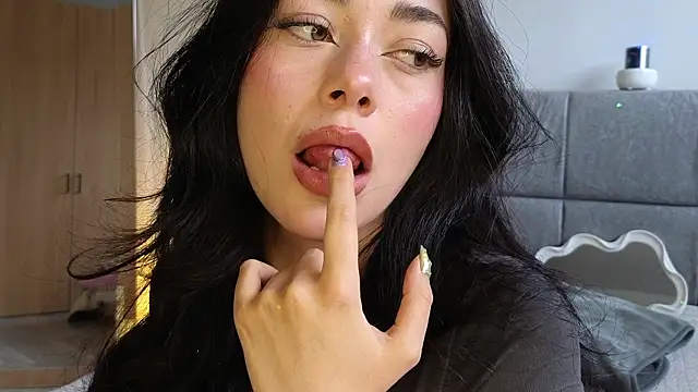 Snapshot of Soffimoon_ chatting on 02-20-26, 09:37 Soffimoon online show from 02-20-26, 09:37