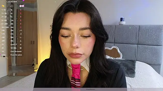 Snapshot of Soffimoon_ chatting on 03-17-26, 08:34 Soffimoon online show from 03-17-26, 08:34