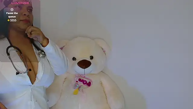 yulissa18 online show from 10-31-25, 09:05