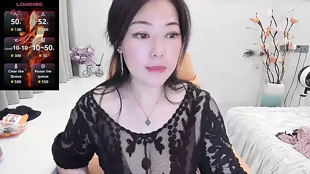 Crystal Wings online show from 09-10-25, 02:06