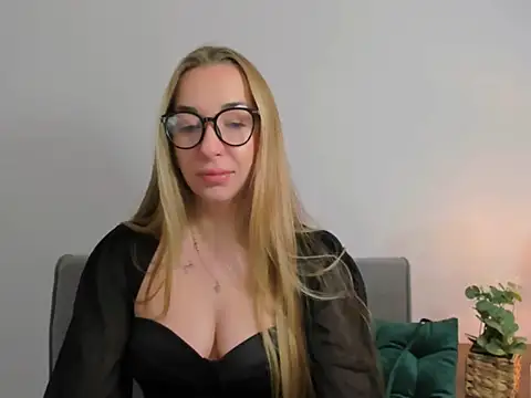 Snapshot of AriaDesire chatting on 01-12-25, 06:39 AriaDesire online show from 01-12-25, 06:39