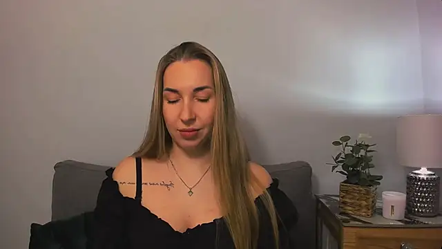 Snapshot of AriaDesire chatting on 01-30-25, 04:13 AriaDesire online show from 01-30-25, 04:13