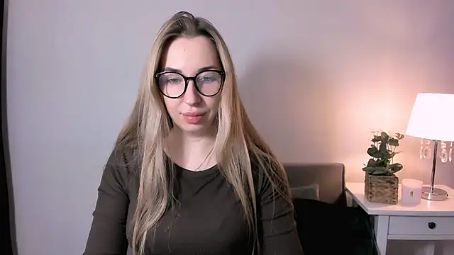 Snapshot of AriaDesire chatting on 01-15-26, 07:46 AriaDesire online show from 01-15-26, 07:46