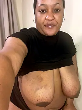 Snapshot of Missmoox24 chatting on 09-30-25, 11:32 Missmoox24 online show from 09-30-25, 11:32