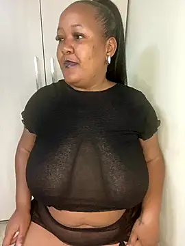 Snapshot of Missmoox24 chatting on 10-21-25, 10:38 Missmoox24 online show from 10-21-25, 10:38