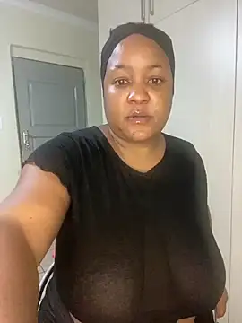 Snapshot of Missmoox24 chatting on 10-29-25, 08:21 Missmoox24 online show from 10-29-25, 08:21