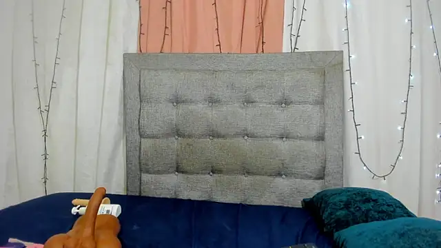 valentina 0  online show from 02-11-25, 09:31