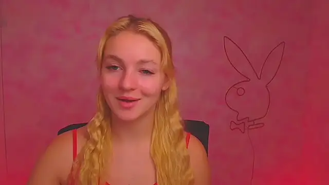 Snapshot of Milka_kiss_ chatting on 12-17-24, 10:01 Milka kiss  online show from 12-17-24, 10:01