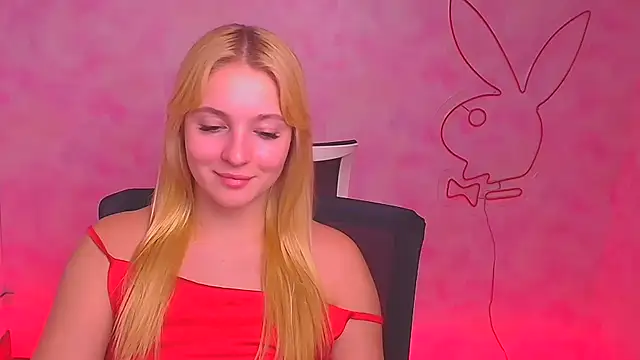 Snapshot of Milka_kiss_ chatting on 12-19-24, 04:13 Milka kiss  online show from 12-19-24, 04:13