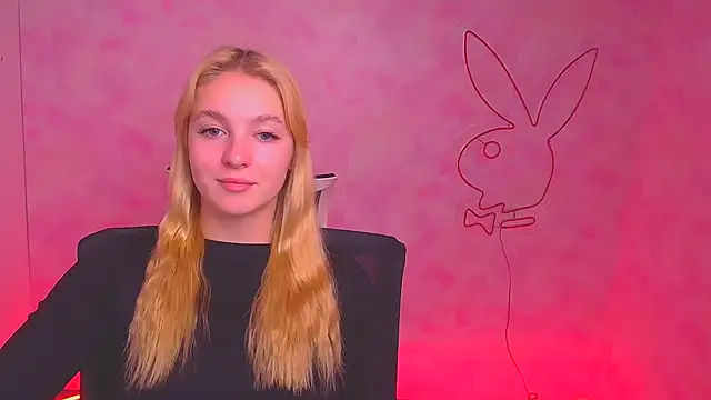 Snapshot of Milka_kiss_ chatting on 12-20-24, 10:27 Milka kiss  online show from 12-20-24, 10:27