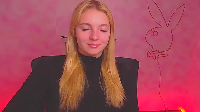 Snapshot of Milka_kiss_ chatting on 12-21-24, 06:30 Milka kiss  online show from 12-21-24, 06:30
