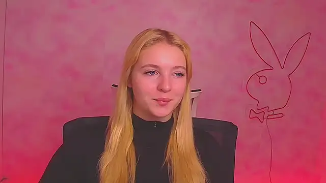 Snapshot of Milka_kiss_ chatting on 12-21-24, 09:33 Milka kiss  online show from 12-21-24, 09:33