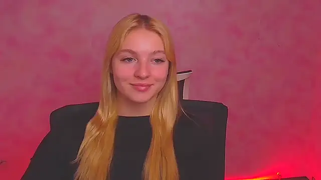 Snapshot of Milka_kiss_ chatting on 12-24-24, 10:01 Milka kiss  online show from 12-24-24, 10:01