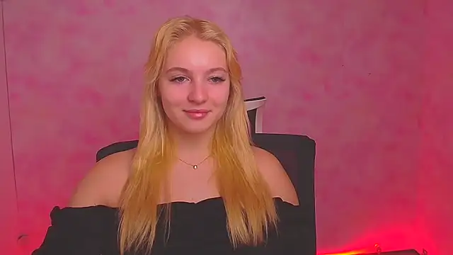 Snapshot of Milka_kiss_ chatting on 01-02-25, 12:35 Milka kiss  online show from 01-02-25, 12:35