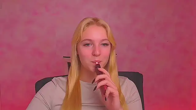 Snapshot of Milka_kiss_ chatting on 01-04-25, 04:32 Milka kiss  online show from 01-04-25, 04:32