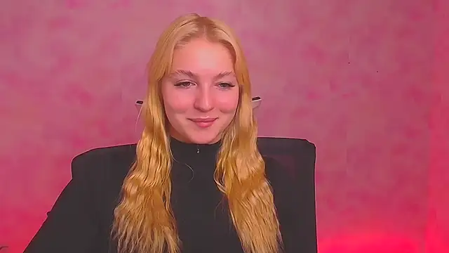 Snapshot of Milka_kiss_ chatting on 01-05-25, 10:21 Milka kiss  online show from 01-05-25, 10:21