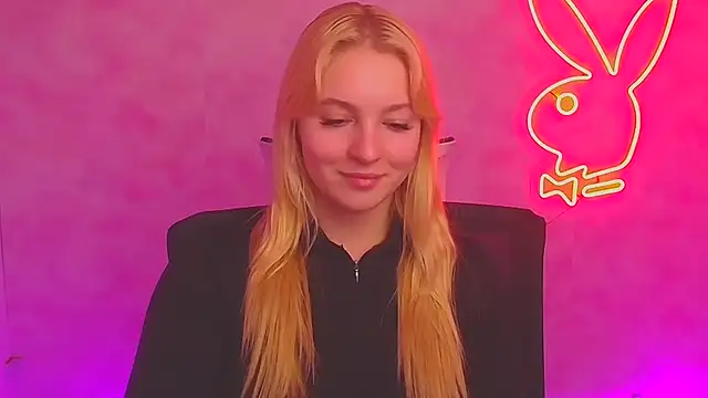 Snapshot of Milka_kiss_ chatting on 01-11-25, 03:31 Milka kiss  online show from 01-11-25, 03:31