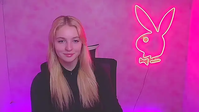 Snapshot of Milka_kiss_ chatting on 02-01-25, 12:37 Milka kiss  online show from 02-01-25, 12:37
