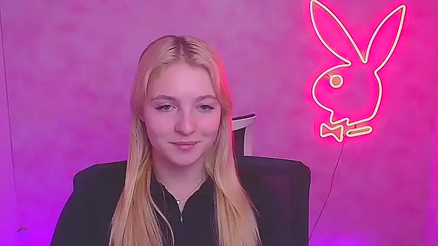 Snapshot of Milka_kiss_ chatting on 02-01-25, 03:50 Milka kiss  online show from 02-01-25, 03:50