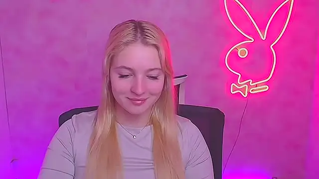 Snapshot of Milka_kiss_ chatting on 02-02-25, 06:04 Milka kiss  online show from 02-02-25, 06:04