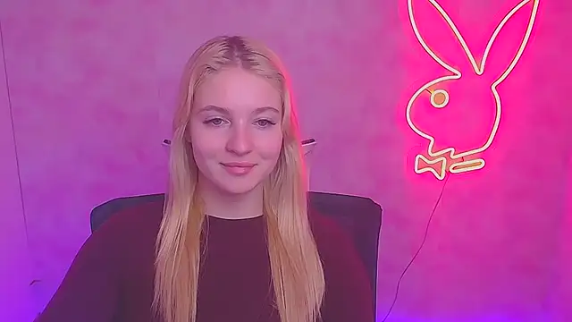 Snapshot of Milka_kiss_ chatting on 02-04-25, 10:21 Milka kiss  online show from 02-04-25, 10:21