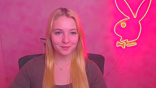 Snapshot of Milka_kiss_ chatting on 02-08-25, 12:50 Milka kiss  online show from 02-08-25, 12:50
