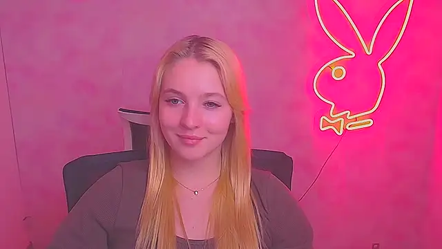 Snapshot of Milka_kiss_ chatting on 02-08-25, 03:53 Milka kiss  online show from 02-08-25, 03:53