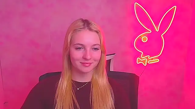 Snapshot of Milka_kiss_ chatting on 02-10-25, 10:09 Milka kiss  online show from 02-10-25, 10:09