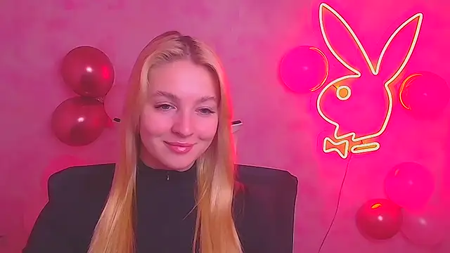Snapshot of Milka_kiss_ chatting on 02-13-25, 12:32 Milka kiss  online show from 02-13-25, 12:32