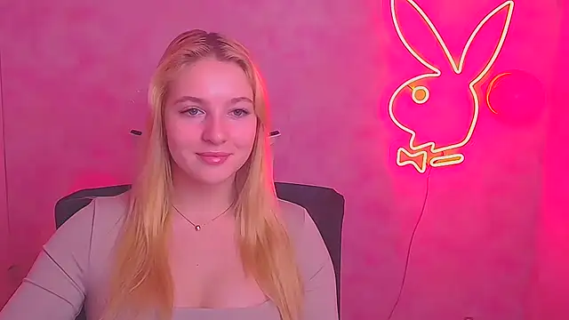 Snapshot of Milka_kiss_ chatting on 02-16-25, 12:32 Milka kiss  online show from 02-16-25, 12:32