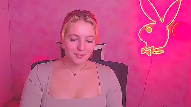 Snapshot of Milka_kiss_ chatting on 02-16-25, 03:48 Milka kiss  online show from 02-16-25, 03:48