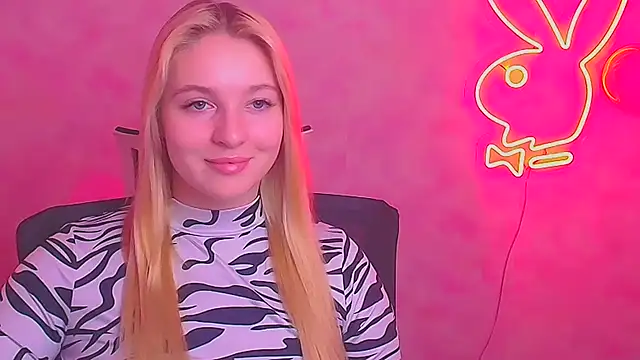 Snapshot of Milka_kiss_ chatting on 02-17-25, 12:38 Milka kiss  online show from 02-17-25, 12:38