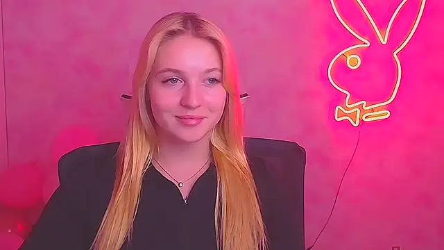 Snapshot of Milka_kiss_ chatting on 02-20-25, 04:03 Milka kiss  online show from 02-20-25, 04:03
