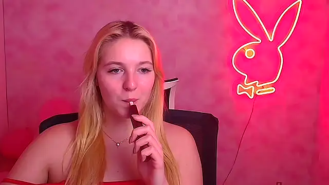 Snapshot of Milka_kiss_ chatting on 02-22-25, 03:58 Milka kiss  online show from 02-22-25, 03:58