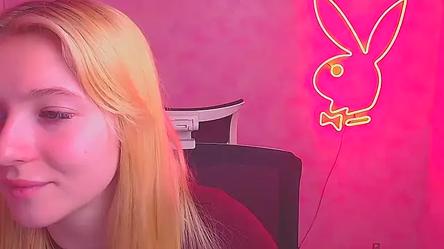 Snapshot of Milka_kiss_ chatting on 02-24-25, 03:53 Milka kiss  online show from 02-24-25, 03:53
