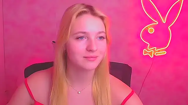 Snapshot of Milka_kiss_ chatting on 02-28-25, 10:30 Milka kiss  online show from 02-28-25, 10:30