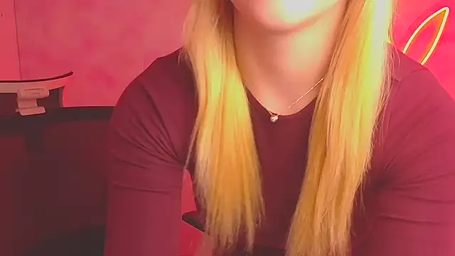 Snapshot of Milka_kiss_ chatting on 03-01-25, 04:11 Milka kiss  online show from 03-01-25, 04:11