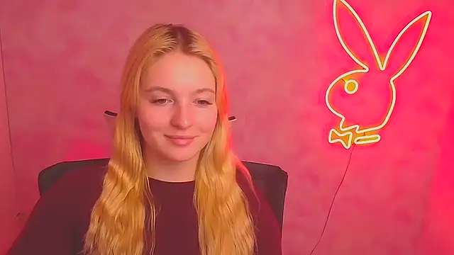 Snapshot of Milka_kiss_ chatting on 03-04-25, 10:13 Milka kiss  online show from 03-04-25, 10:13