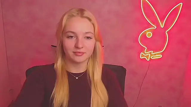 Snapshot of Milka_kiss_ chatting on 03-06-25, 06:52 Milka kiss  online show from 03-06-25, 06:52
