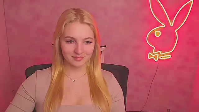 Snapshot of Milka_kiss_ chatting on 03-07-25, 12:34 Milka kiss  online show from 03-07-25, 12:34